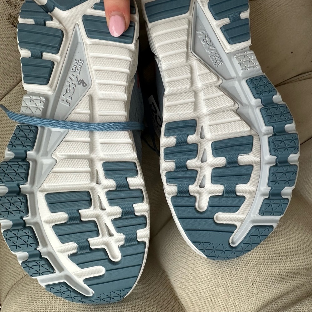 Hokas - Picture 2 of 3